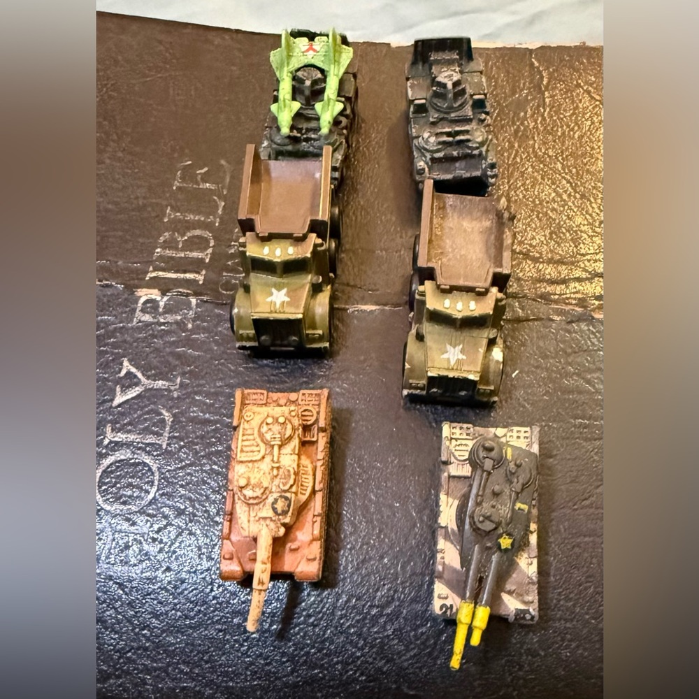 Kenner x2 Green Beige Tank x2 Die Cast Missile Launchers X2 Military Trucks